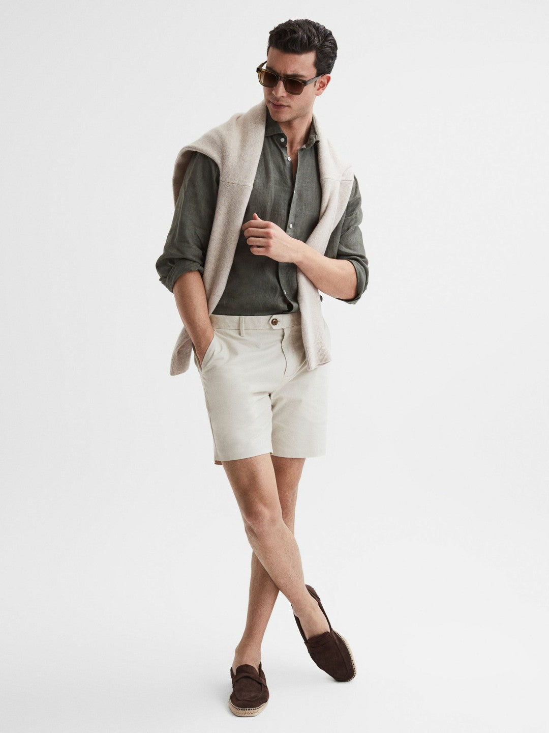 Men Short Length Casual Chino Shorts in Chalk
