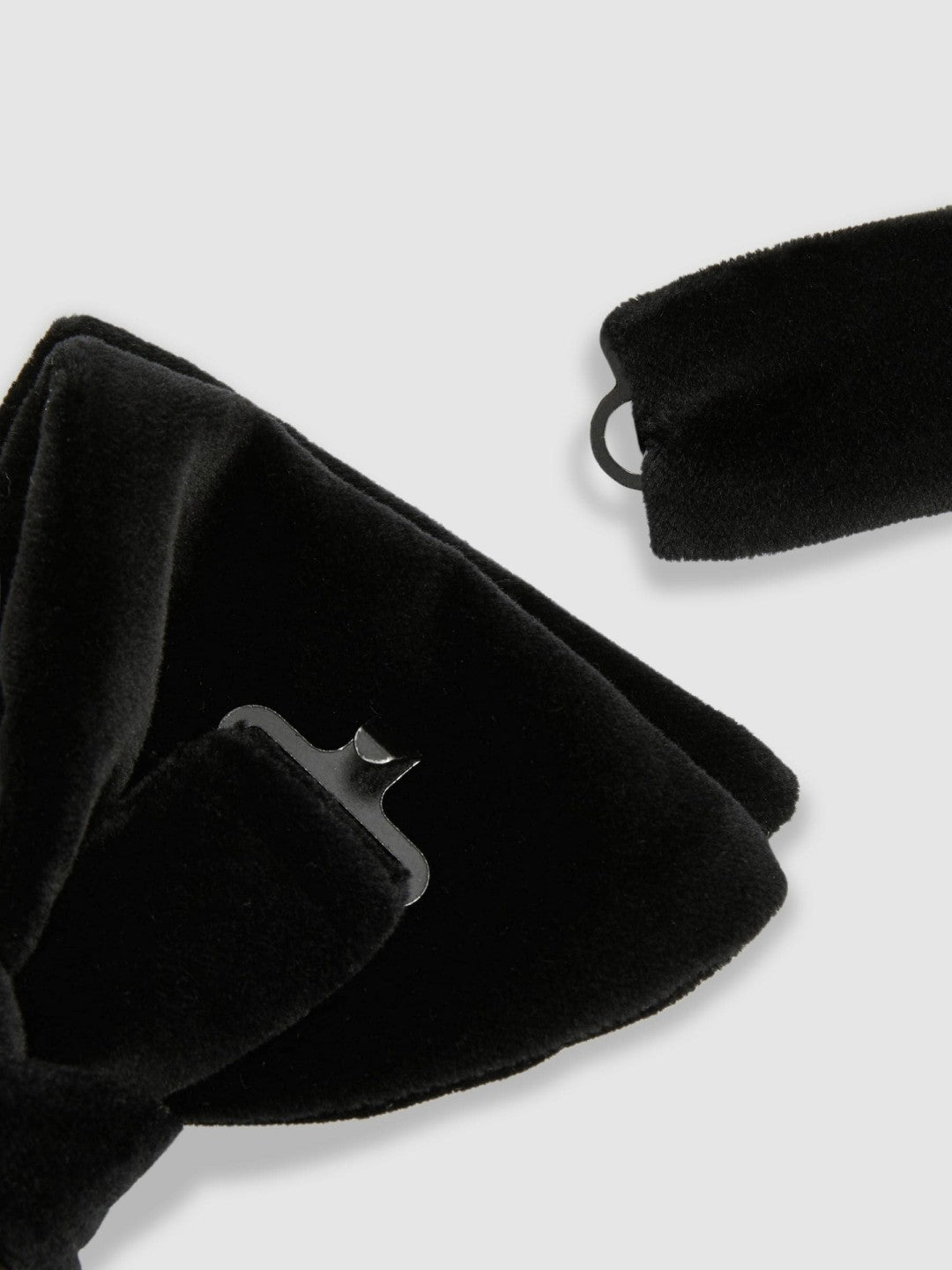 Men Velvet Bow Tie in Black