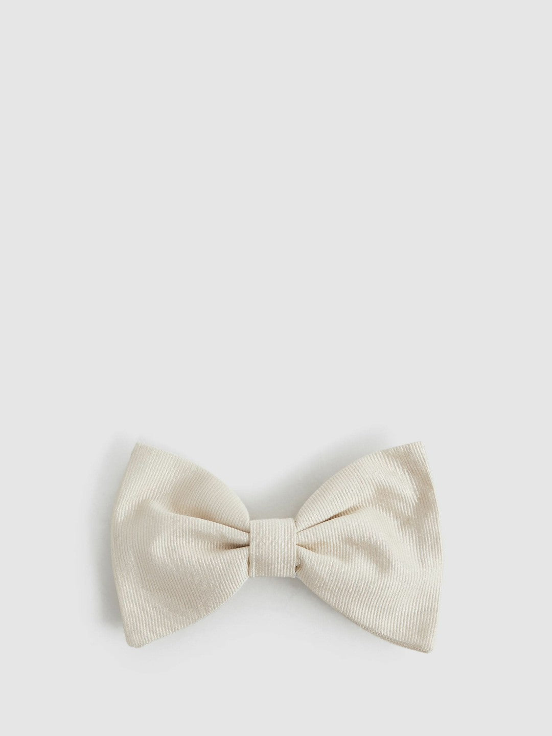 Men Grosgrain Silk Bow Tie in Ivory