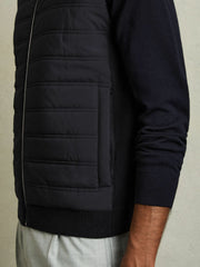 Men Hybrid Quilt and Knit Zip-Through Gilet in Navy
