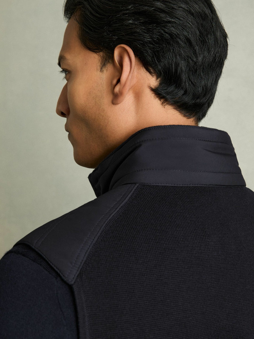 Men Hybrid Quilt and Knit Zip-Through Gilet in Navy