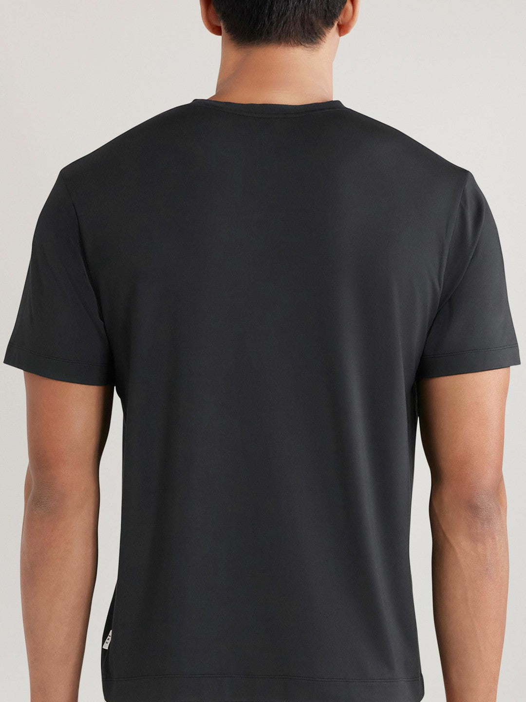 Men CHÉ Studios Crew Neck T-Shirt with TENCEL™ Fibers in Black