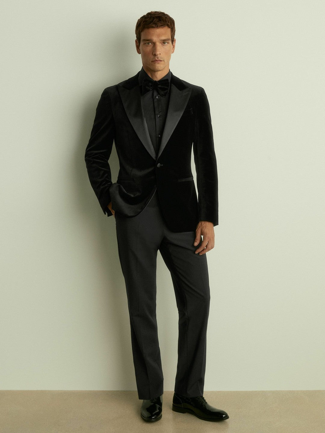 Men Slim Fit Cotton Dinner Shirt in Black