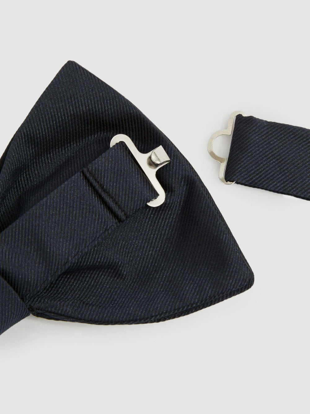 Men Grosgrain Silk Bow Tie in Navy