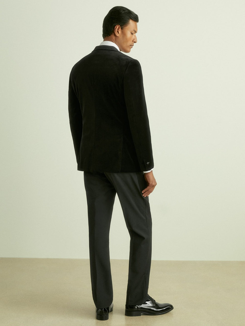 Men Velvet Single Breasted Slim Fit Jacket in Black