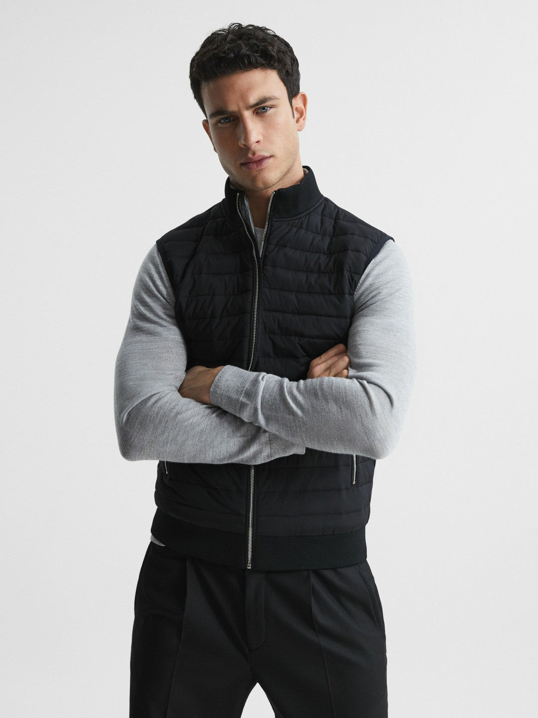 Men Hybrid Quilted Gilet in Black