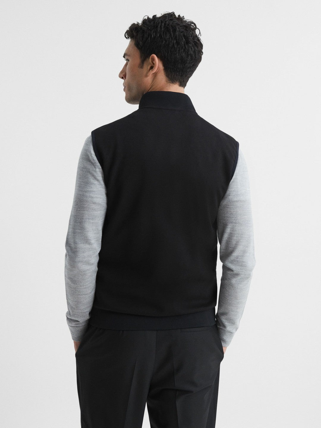 Men Hybrid Quilted Gilet in Black