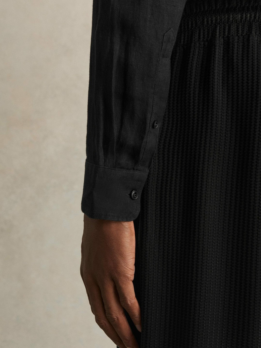 Men Linen Button-Through Shirt in Black