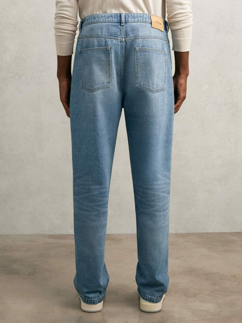 Men Loose-Fit Jeans in Light Blue Wash