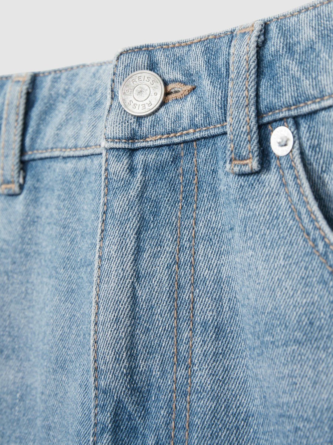 Men Loose-Fit Jeans in Light Blue Wash