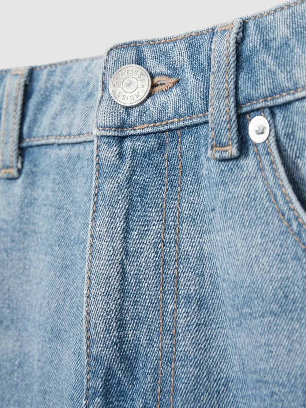 Men Loose-Fit Jeans in Light Blue Wash