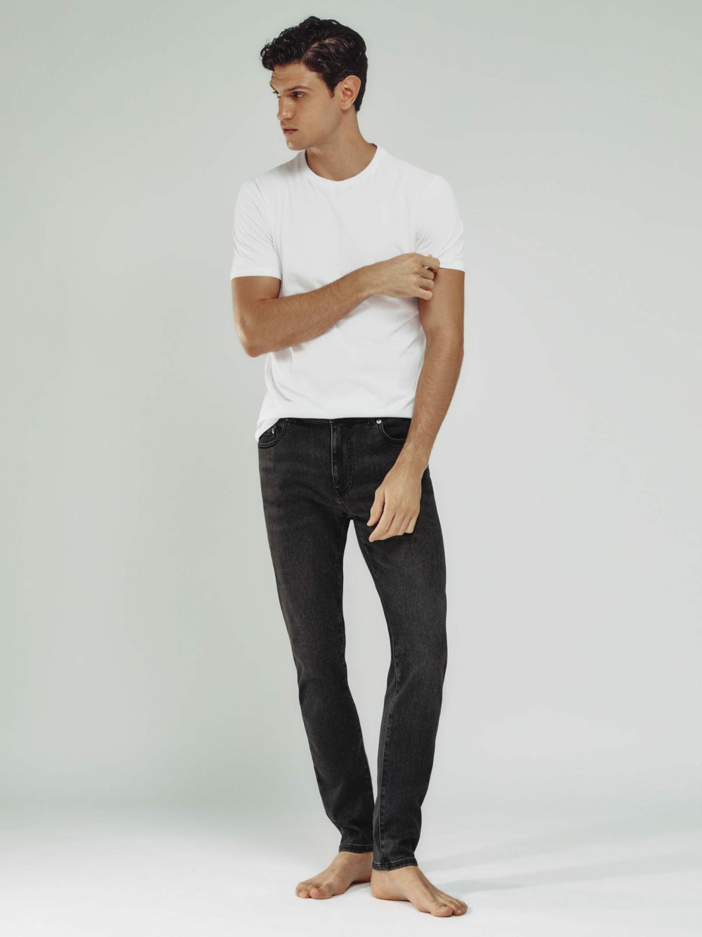 Men Tapered Slim-Fit Jeans in Washed Black