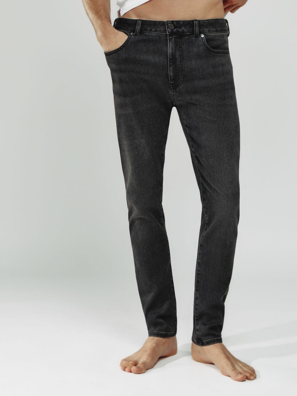 Men Tapered Slim-Fit Jeans in Washed Black