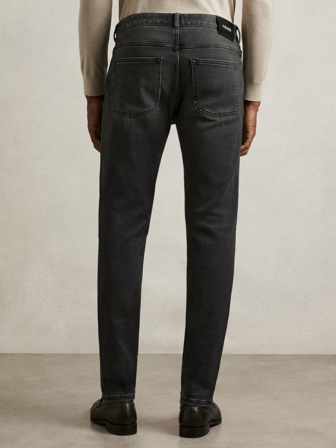Men Tapered Slim-Fit Jeans in Washed Black