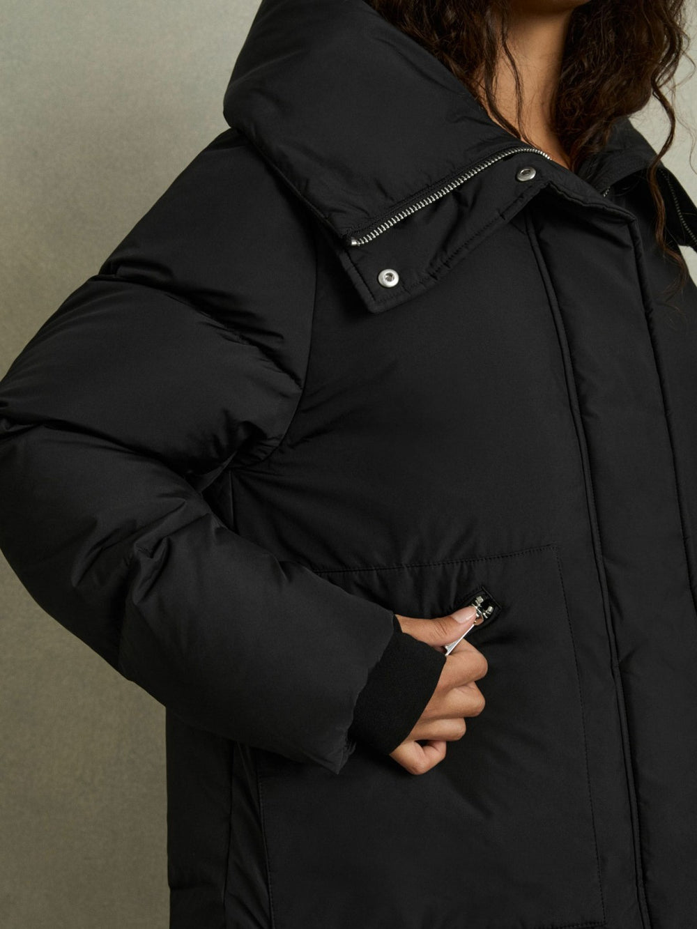 Women Petite Concealed-Hood Puffer Coat in Black