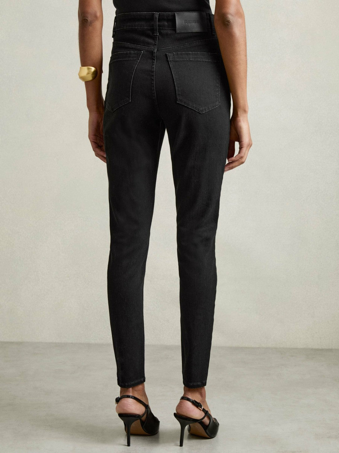 Women Petite Skinny Jeans in Black