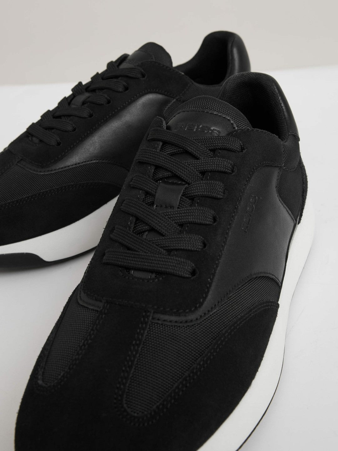 Men Leather Suede Running Trainers in Black/White