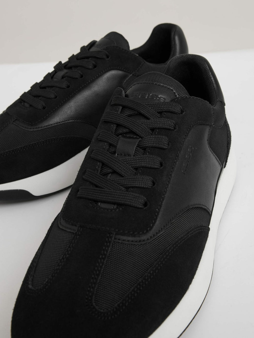 Men Leather Suede Running Trainers in Black/White