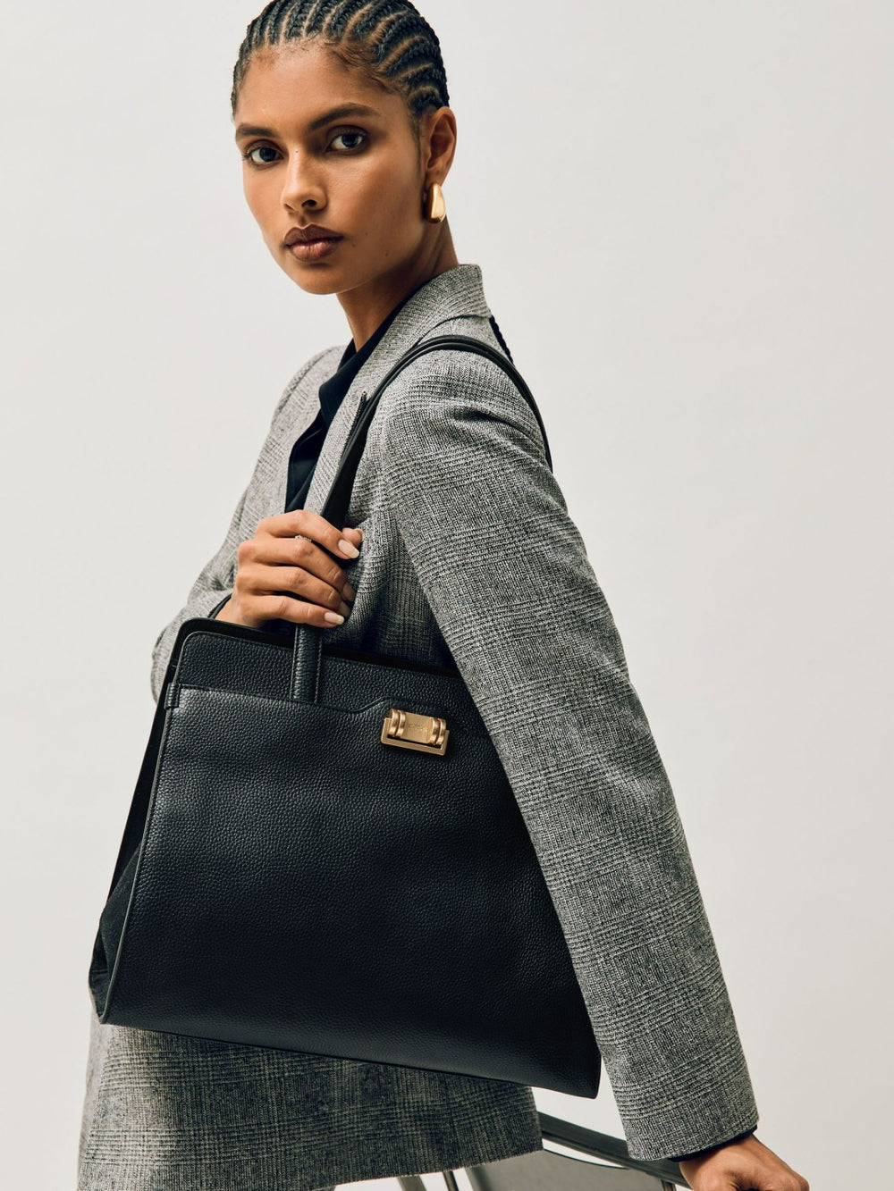 Women Grained Leather Tote Bag in Black