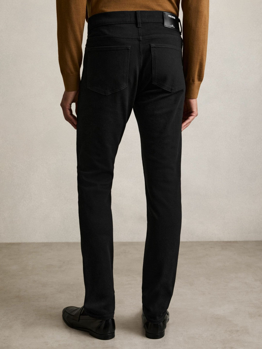Men Skinny-Fit Jeans in Stay Black