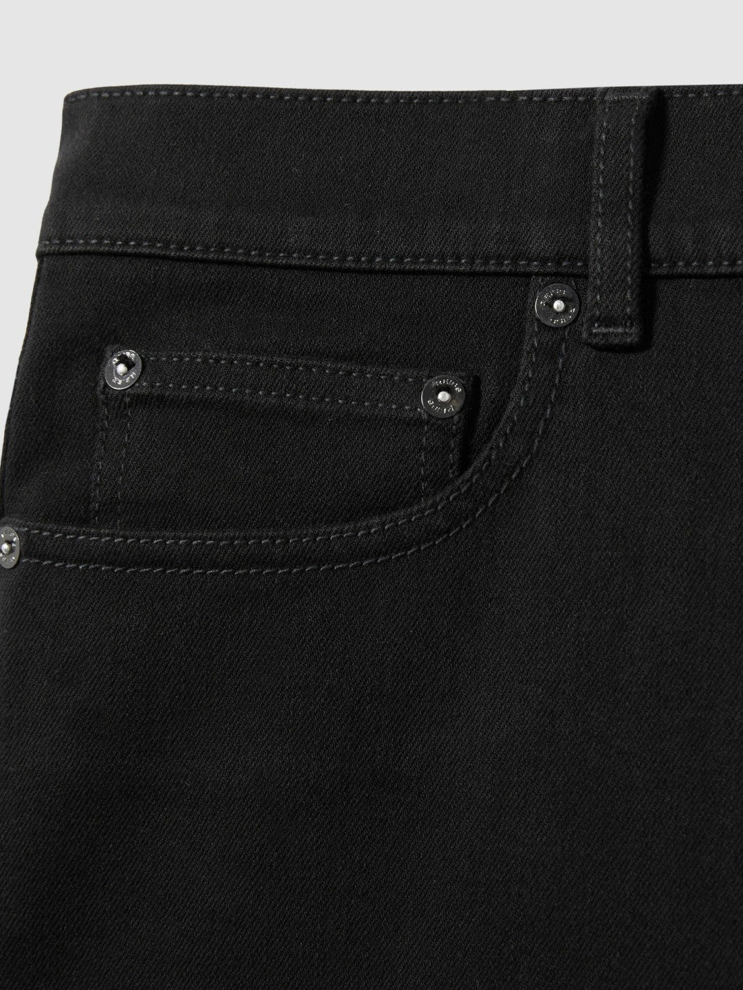 Men Skinny-Fit Jeans in Stay Black