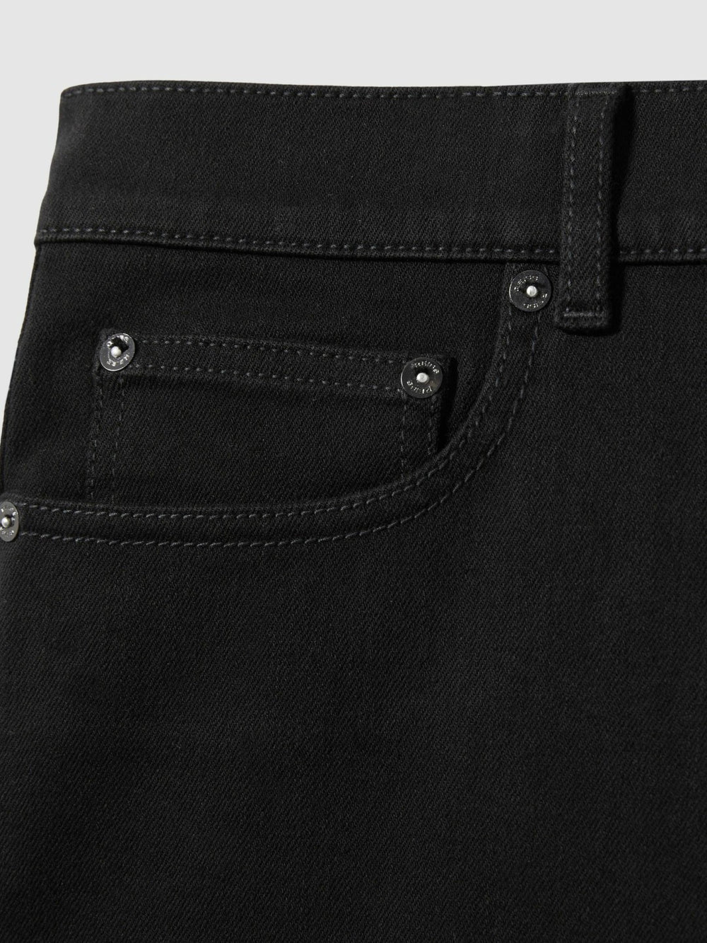 Men Skinny-Fit Jeans in Stay Black