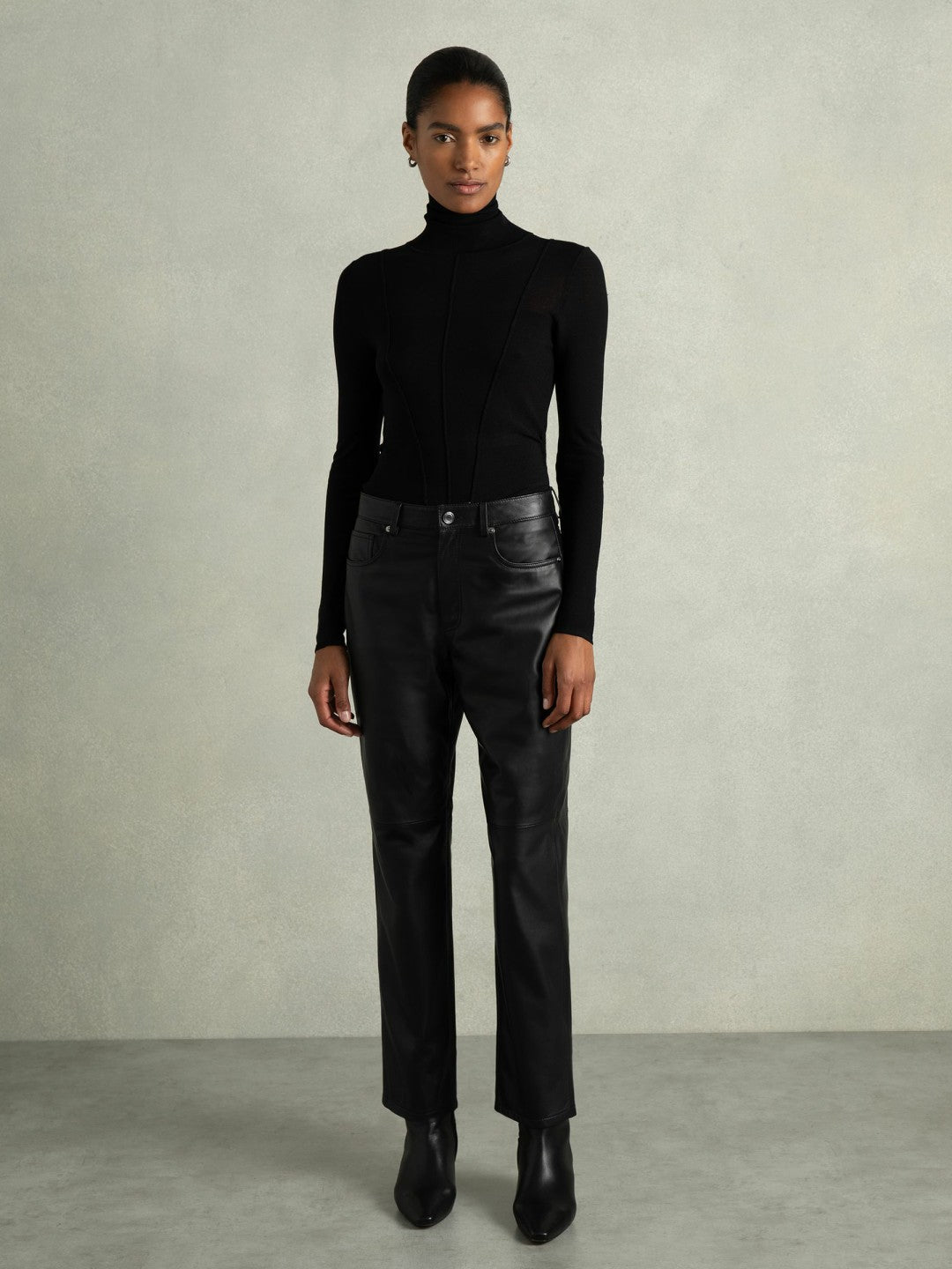 Women Leather Slim-Leg Trousers in Black