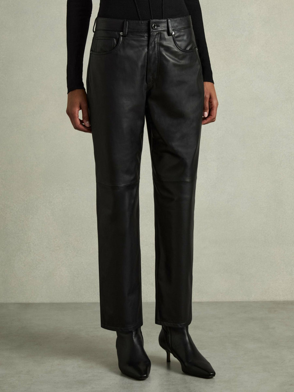 Women Leather Slim-Leg Trousers in Black