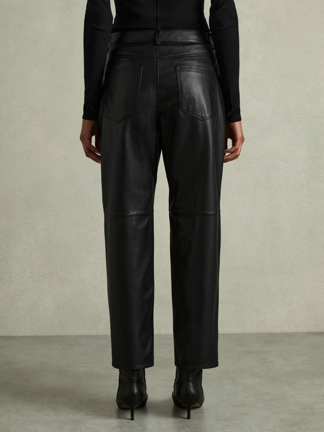 Women Leather Slim-Leg Trousers in Black
