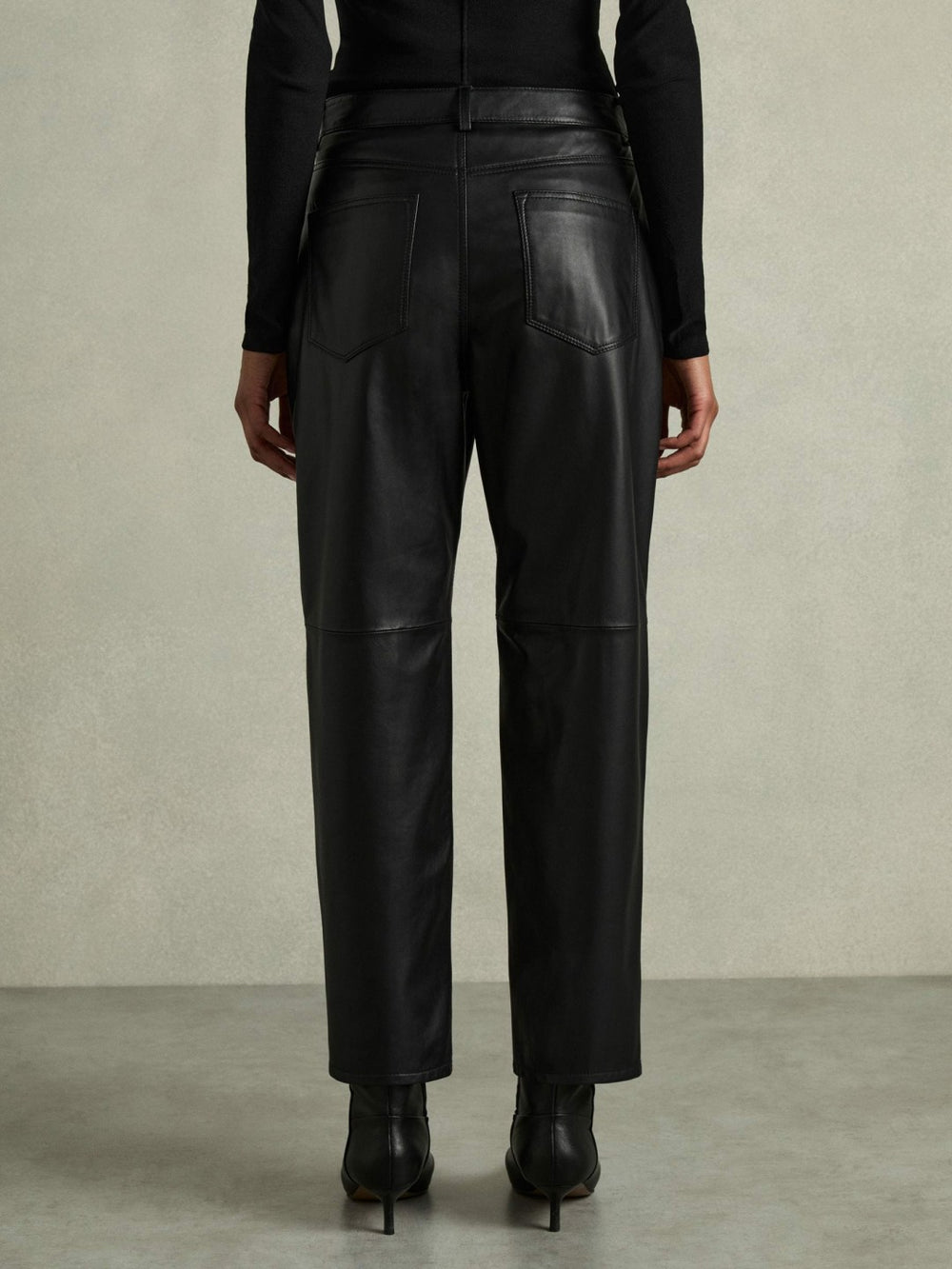 Women Leather Slim-Leg Trousers in Black