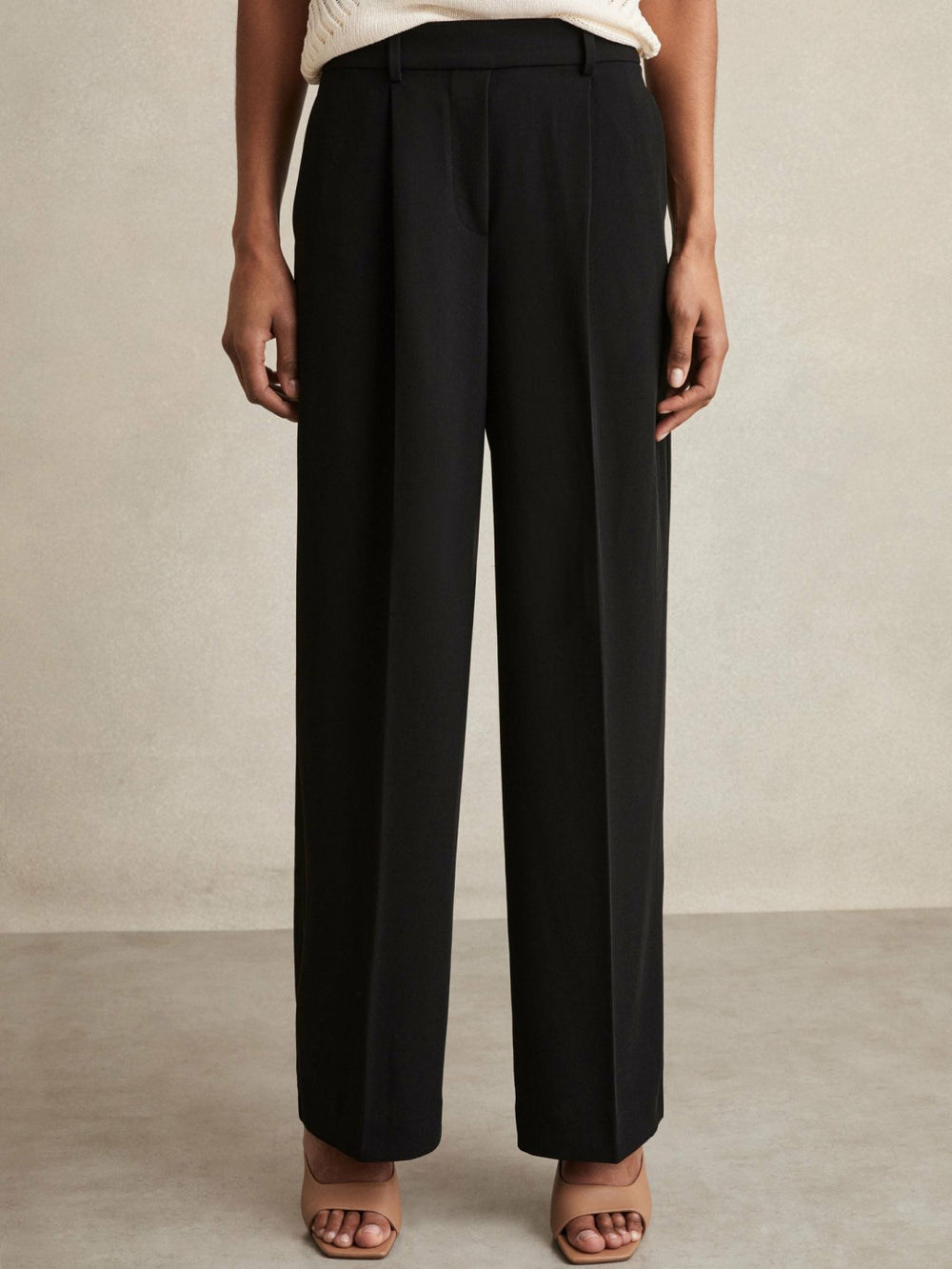 Women Elasticated-Waist Wide-Leg Twill Trousers in Black