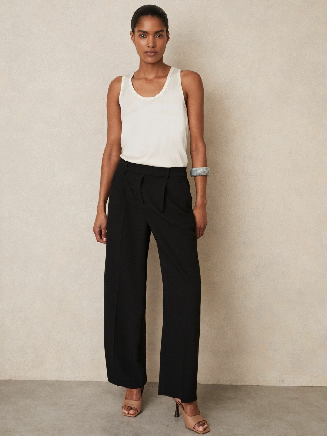 Women Petite Elasticated-Waist Wide-Leg Twill Trousers in Black