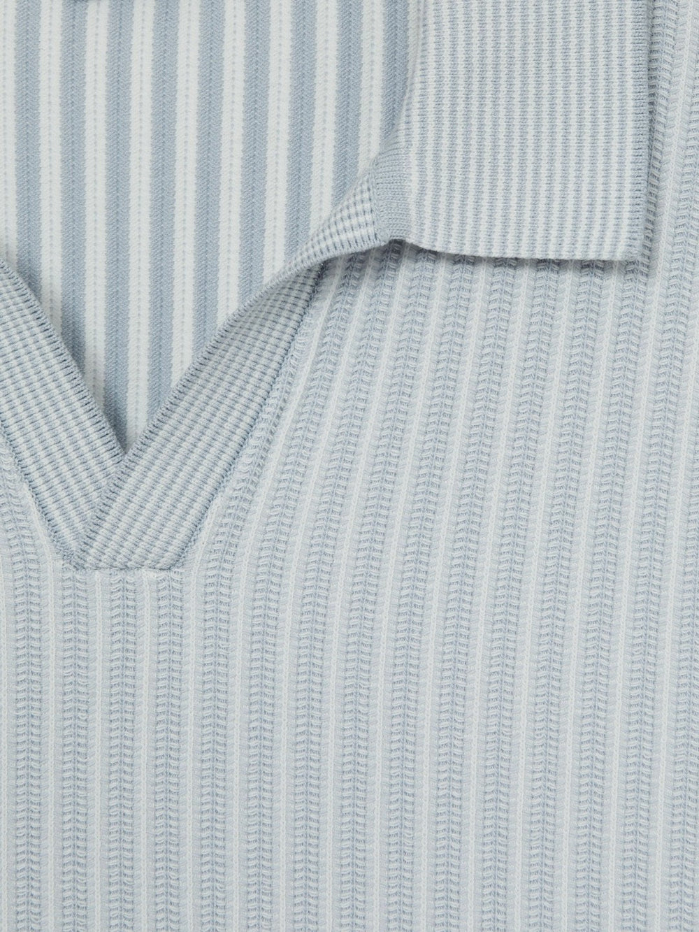 Men Open-Collar Textured Polo Shirt in Soft Blue/White