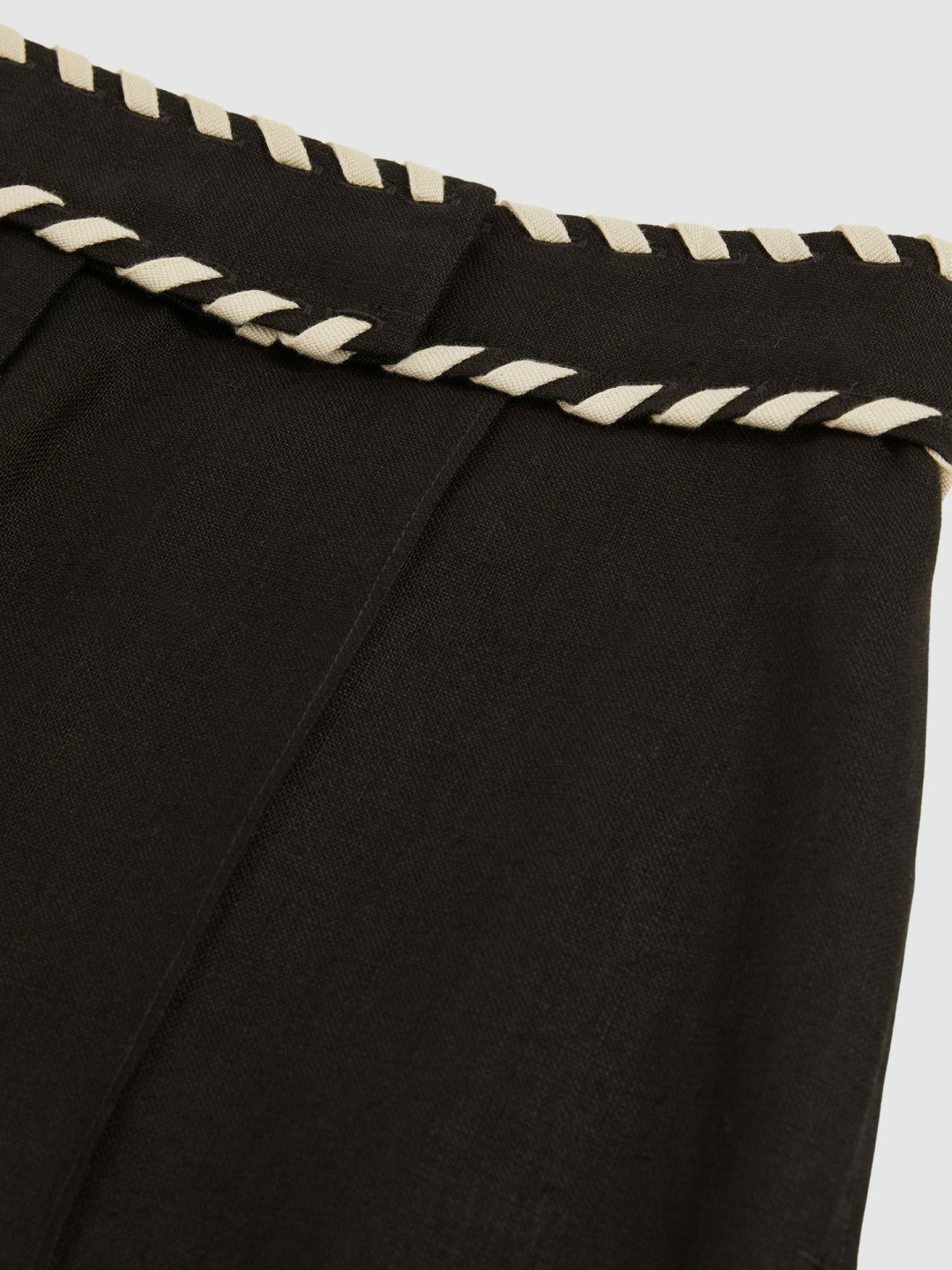 Women Linen Whipstitch Shorts in Black