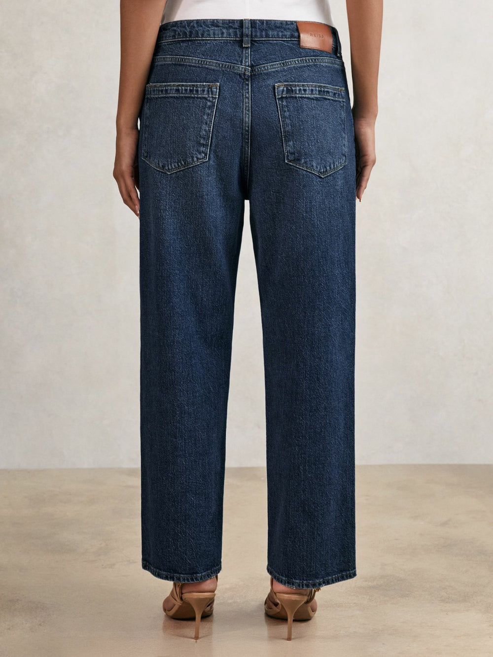 Women Petite Mid-Rise Straight-Leg Jeans in Mid Blue
