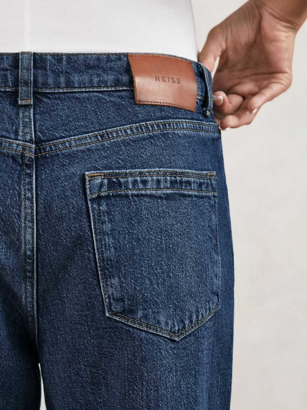 Women Petite Mid-Rise Straight-Leg Jeans in Mid Blue