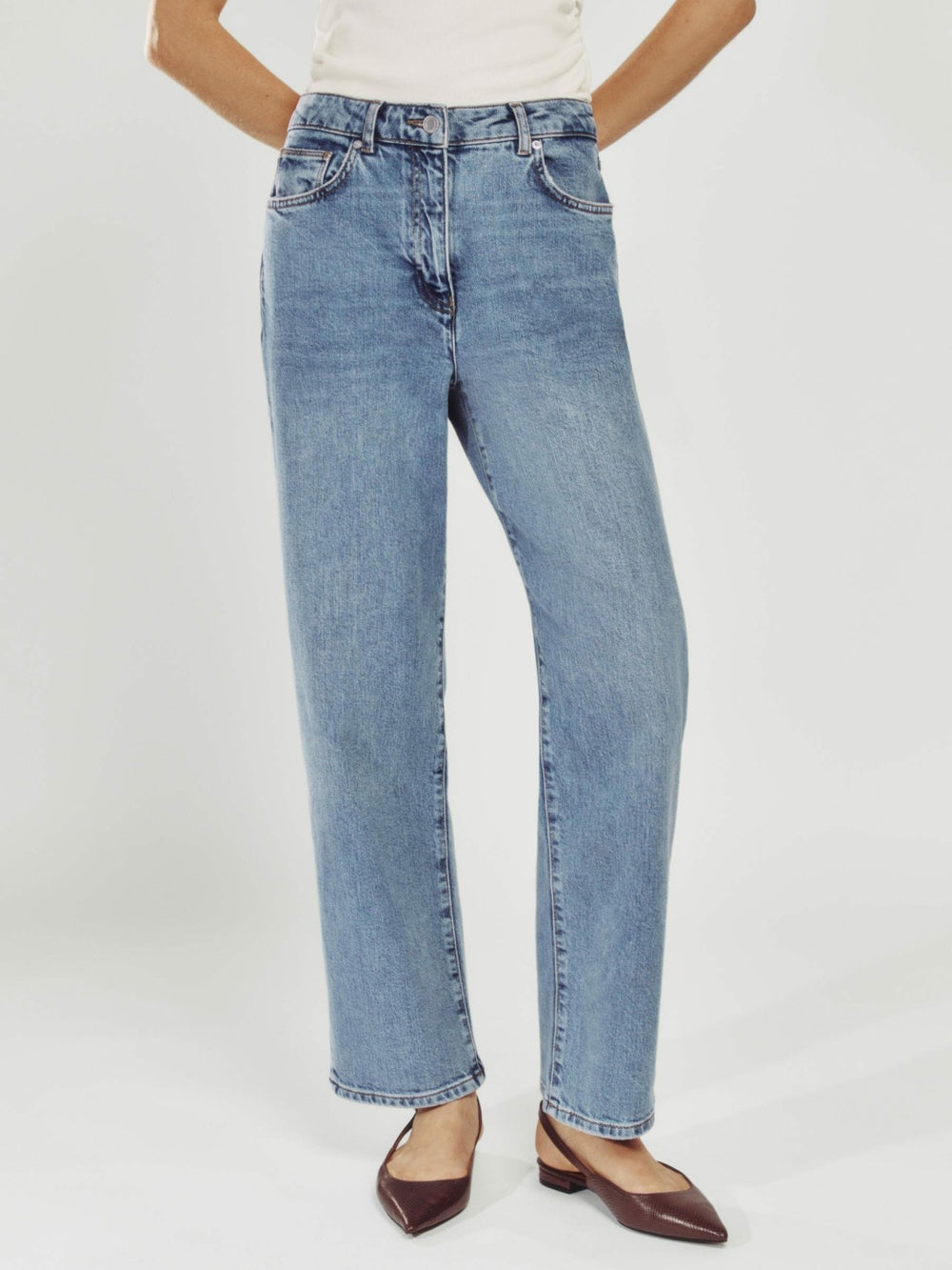 Women Petite Mid-Rise Straight-Leg Jeans in Light Blue