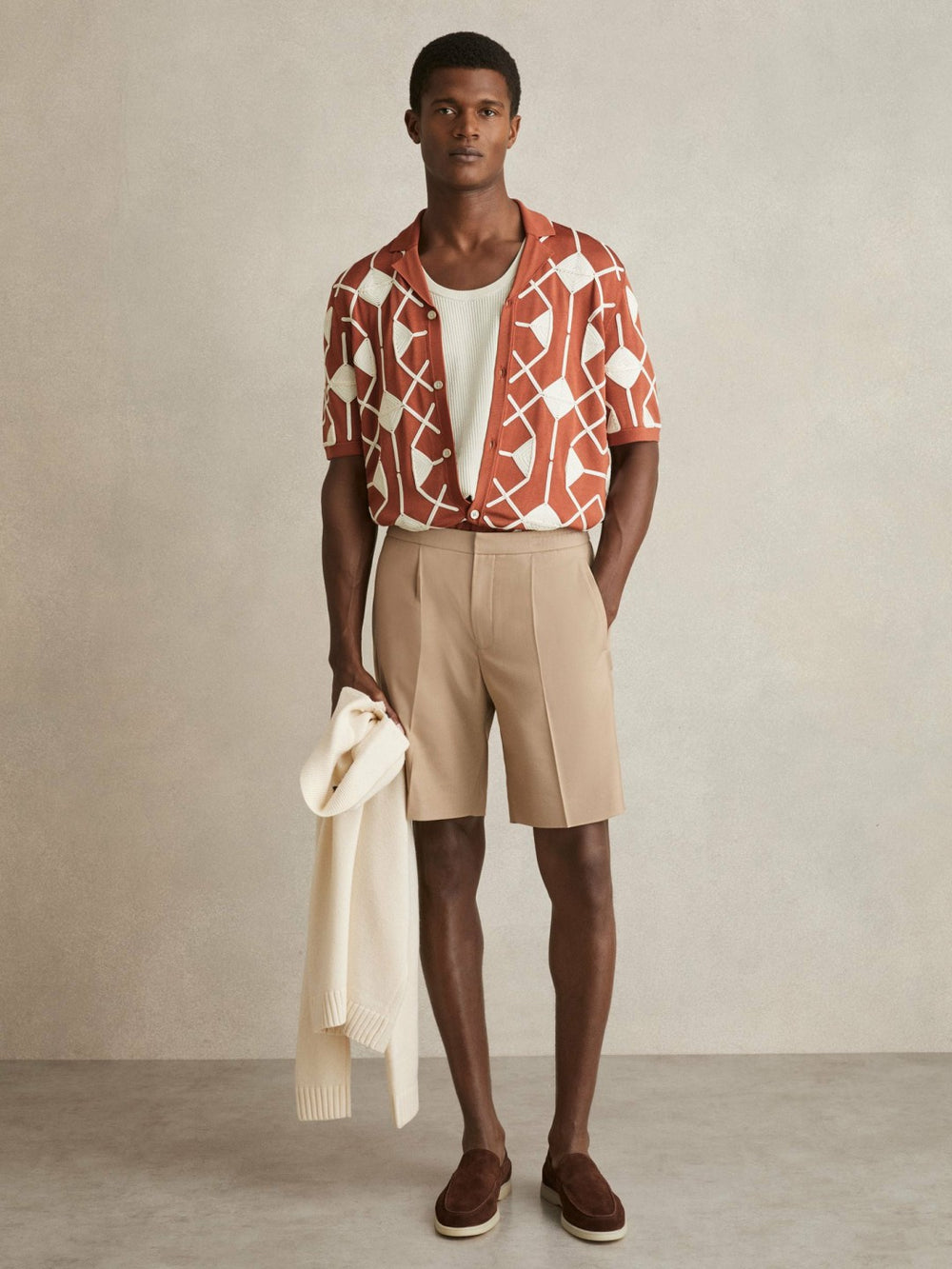 Men Geometric Embroidery Knit Shirt in Paprika Red