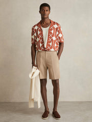 Men Geometric Embroidery Knit Shirt in Paprika Red