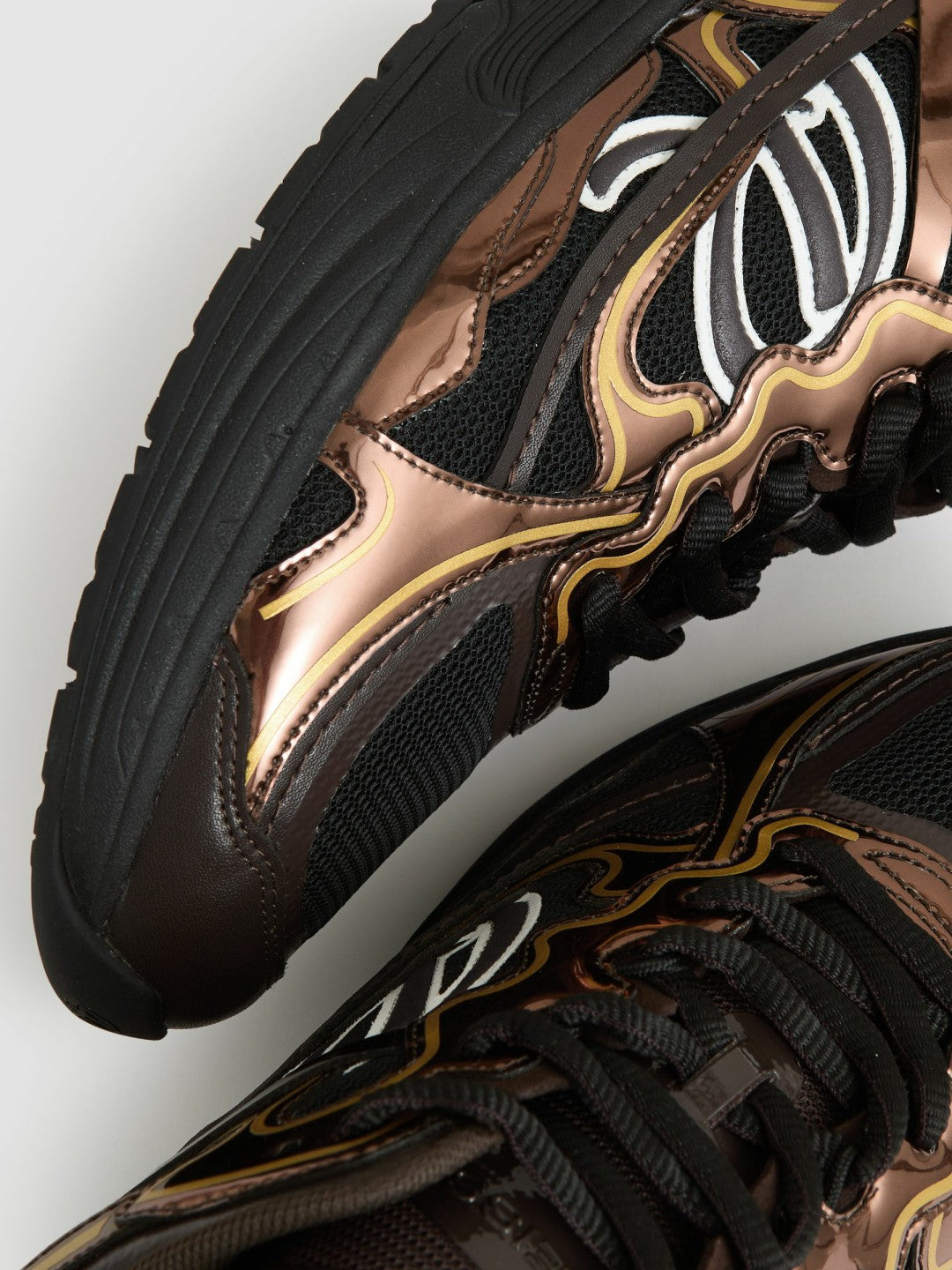 Men Overlay Logo Running Trainers in Electric Brown