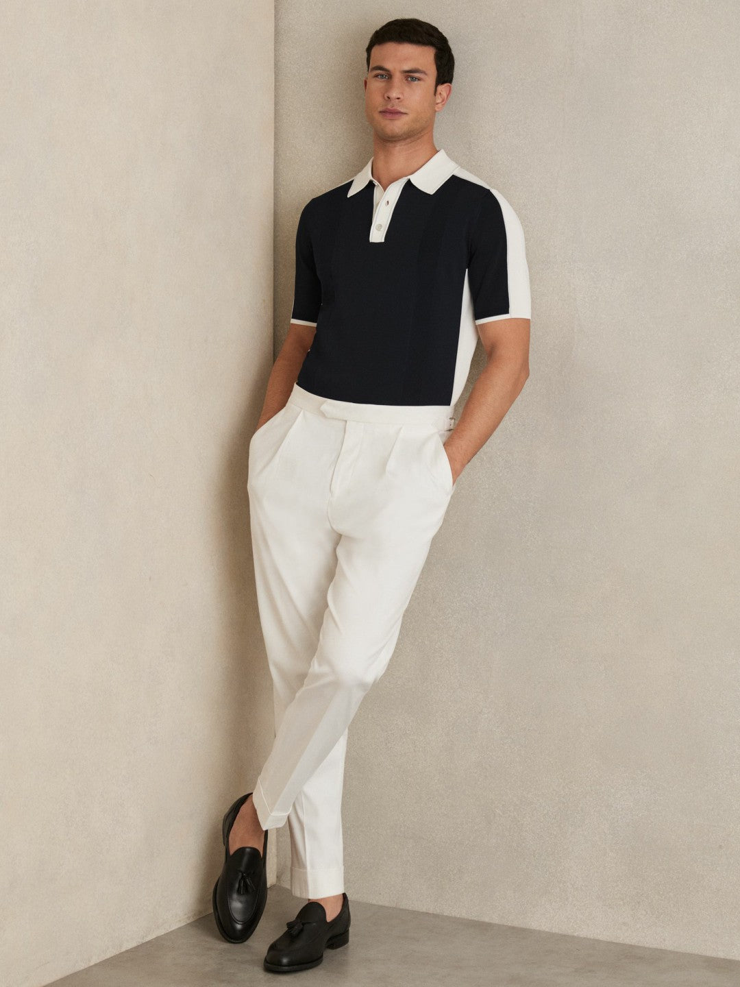 Men Colour-Block Knit Polo Shirt in Navy/White