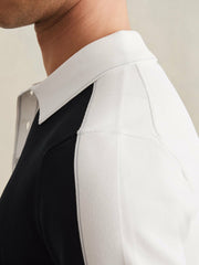 Men Colour-Block Knit Polo Shirt in Navy/White