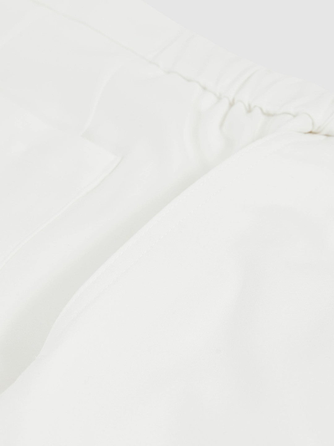 Men Drawstring Chino Shorts in White