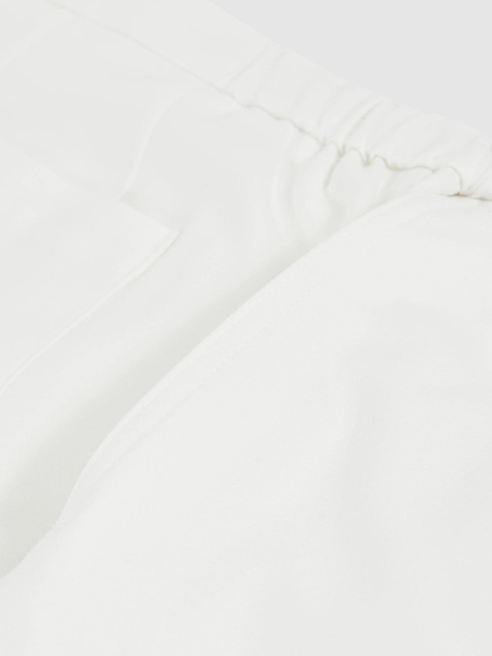 Men Drawstring Chino Shorts in White