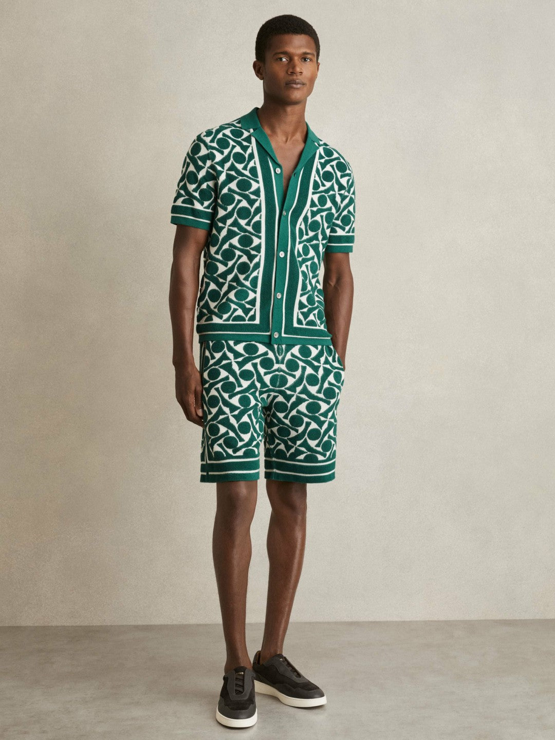 Men Abstract-Pattern Towelling Shorts in Green/White