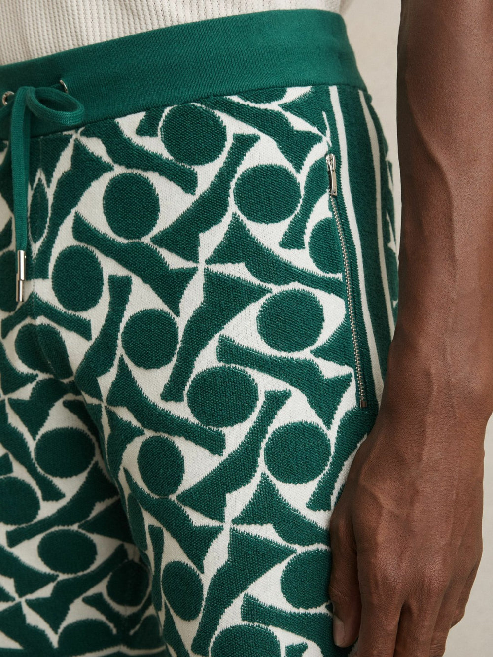 Men Abstract-Pattern Towelling Shorts in Green/White