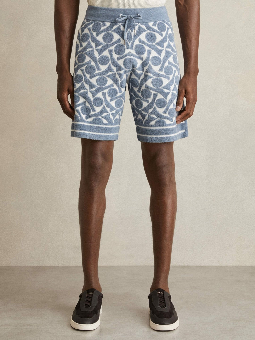 Men Abstract-Pattern Towelling Shorts in Soft Blue/White