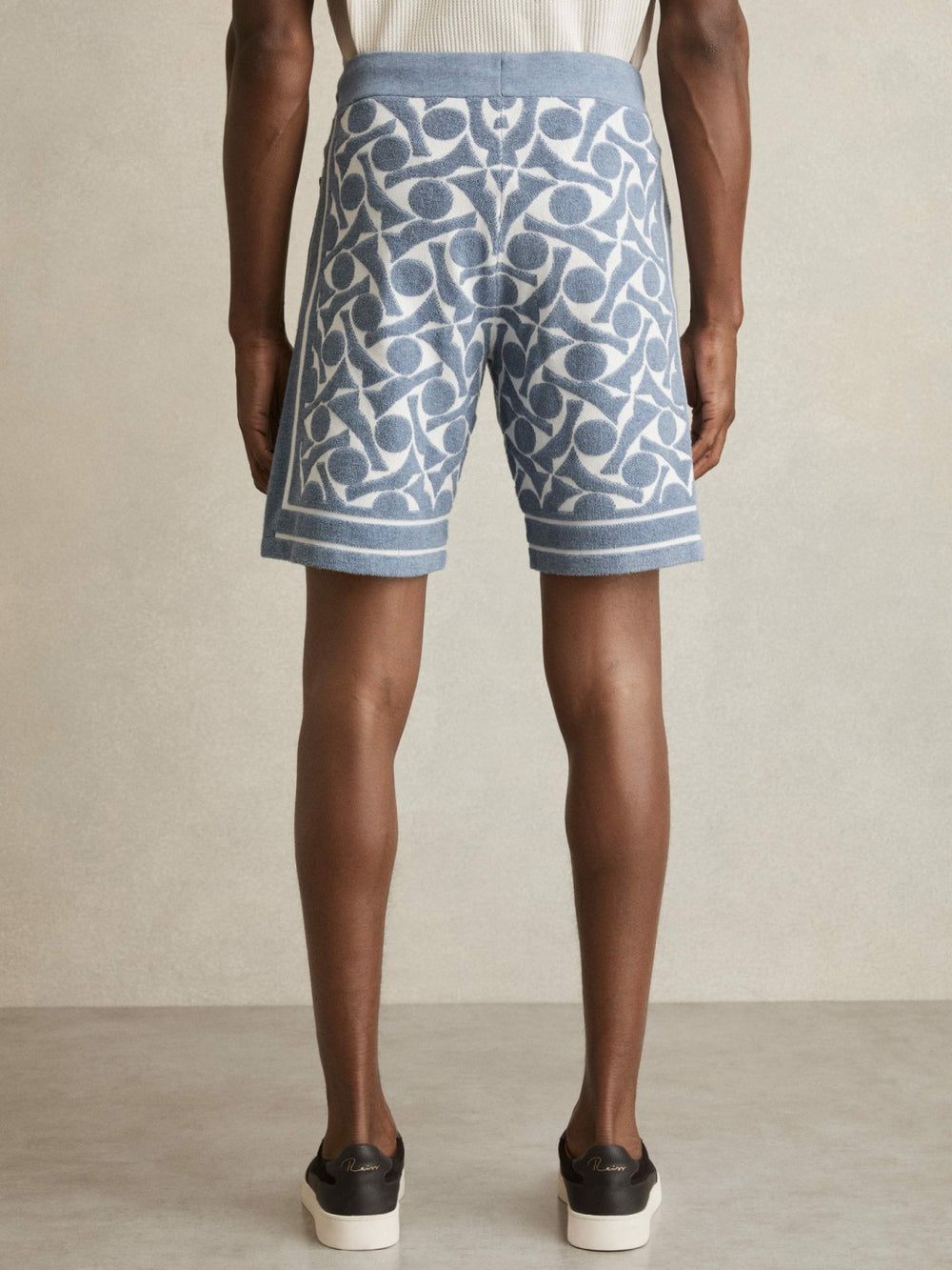 Men Abstract-Pattern Towelling Shorts in Soft Blue/White