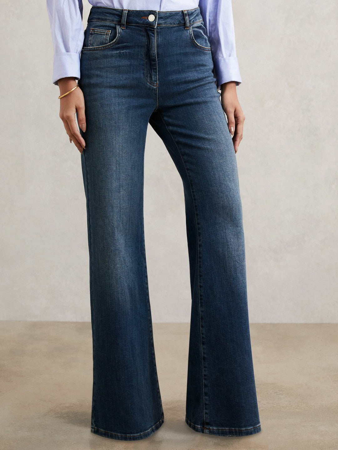Women Petite Mid-Rise Flared Jeans in Mid Blue