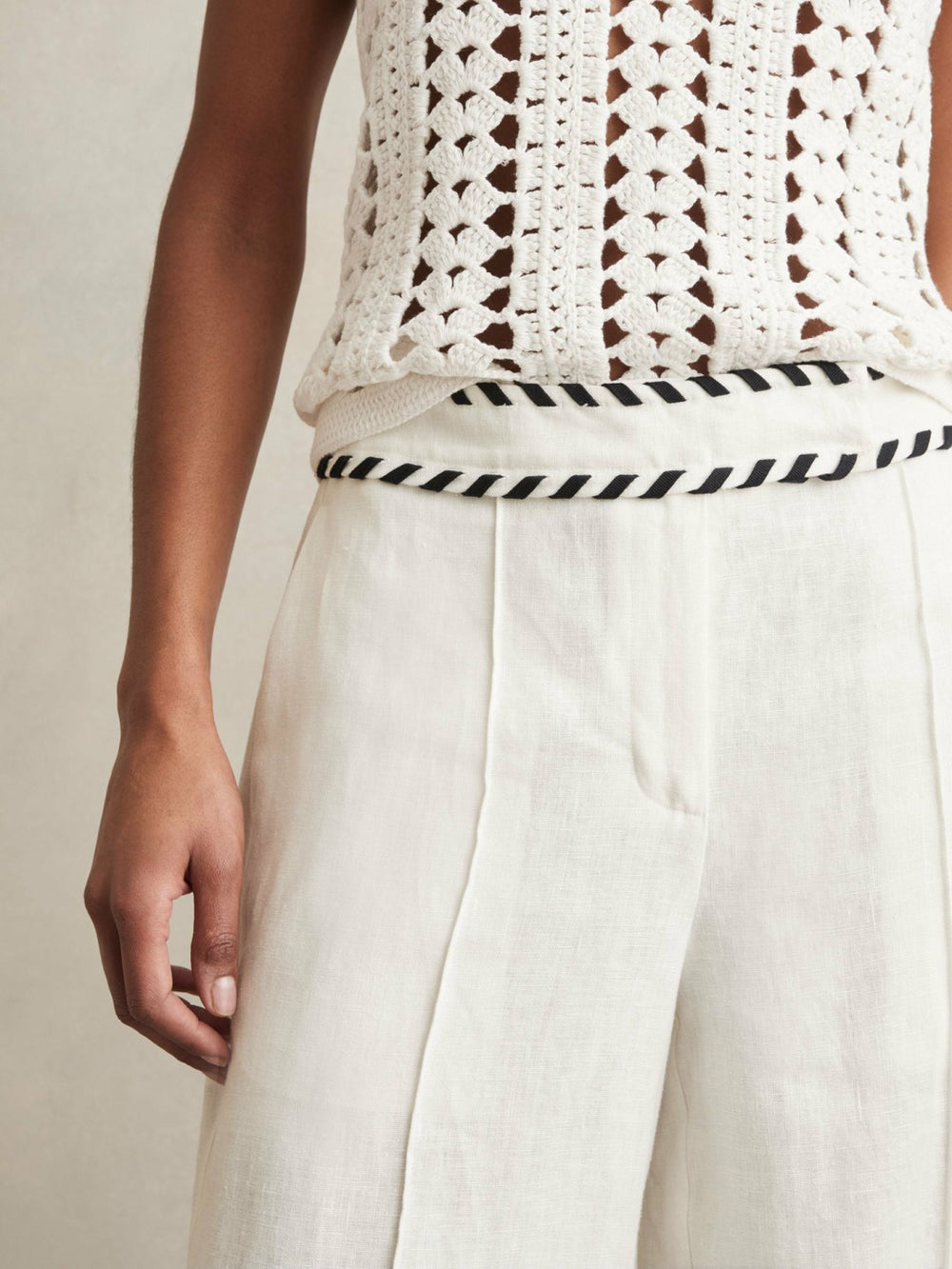 Women Petite Linen Wide-Leg Whipstitch Trousers in White